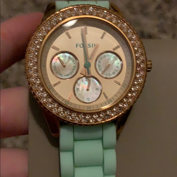 ROSE GOLD AND MINT FOSSIL WATCH - Picture 2 of 2
